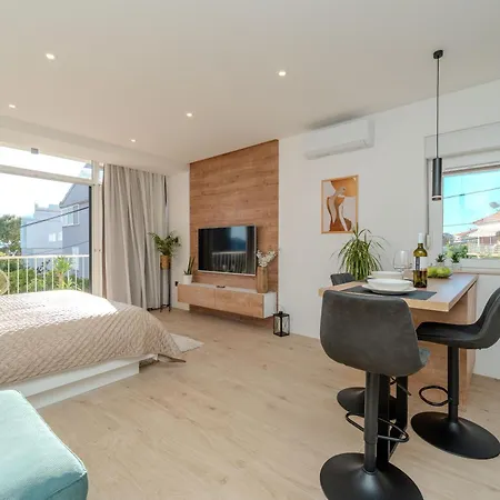 Sea View Terrace דירה *