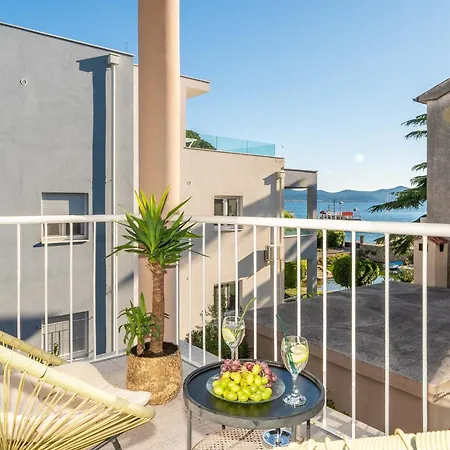 Sea View Terrace דירה *